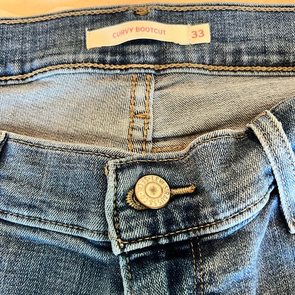 Levi’s - Picture 3 of 5
